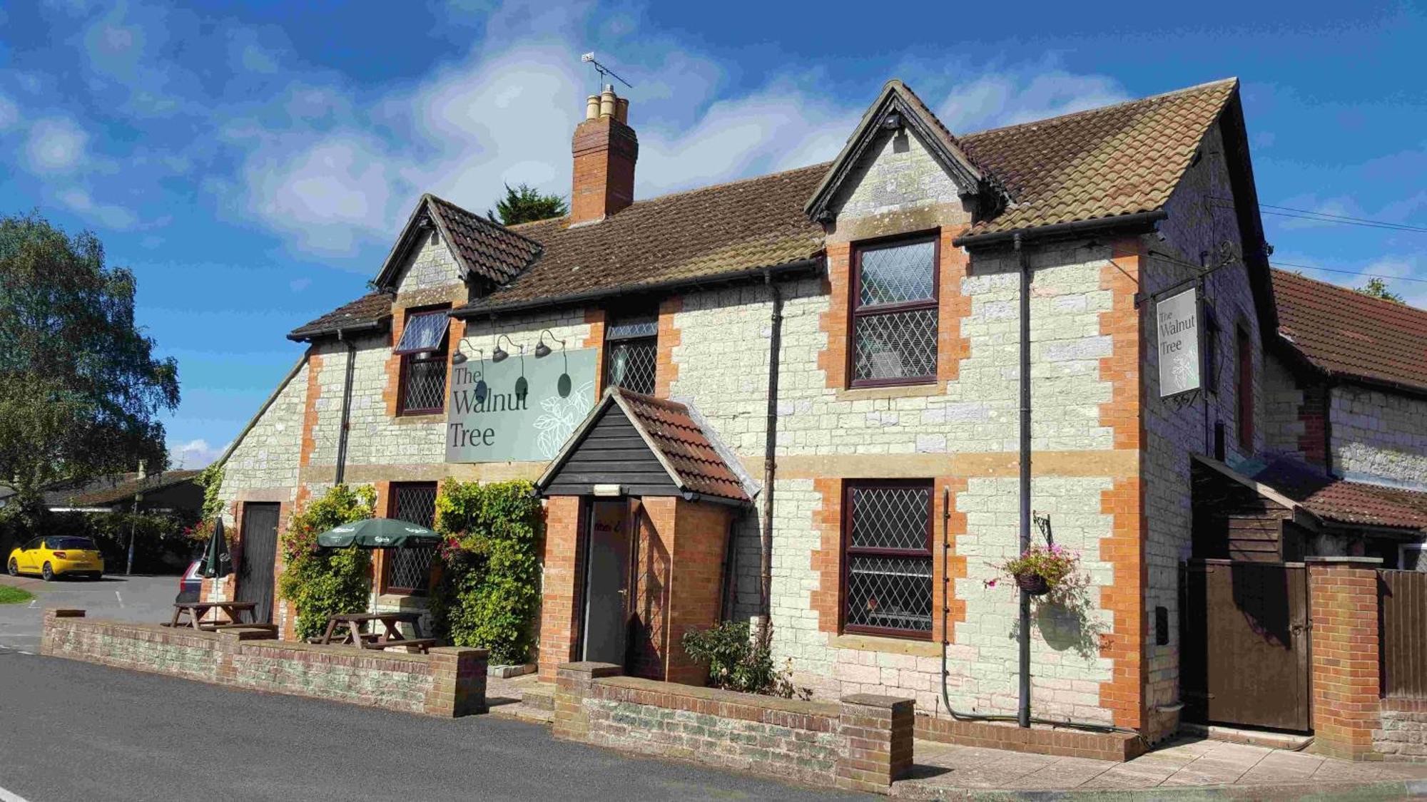Hotel Oyo The Walnut Tree West Camel Exterior foto